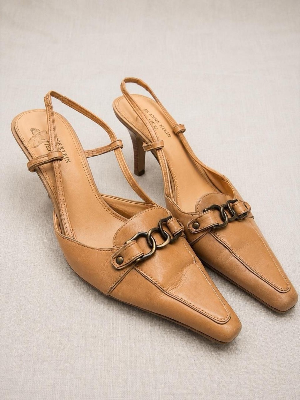 Vintage Anne Klein Camel/Tan Leather Pointed Slingback Heels with Chain Detail